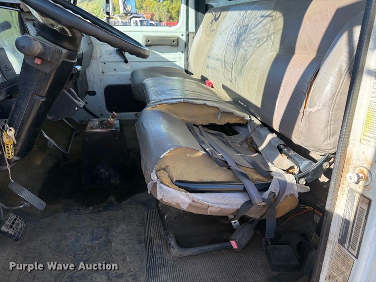 image for item DT0168 2000 International 4700 dump truck