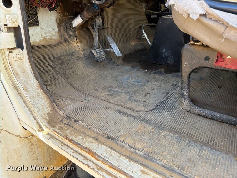 image for item DT0168 2000 International 4700 dump truck