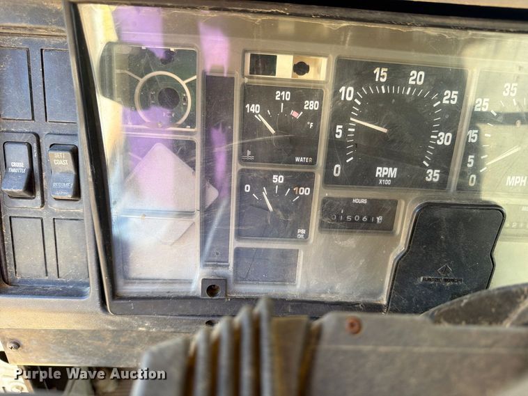image for item DT0168 2000 International 4700 dump truck