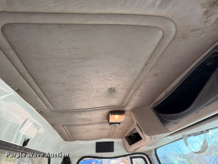 image for item DT0168 2000 International 4700 dump truck