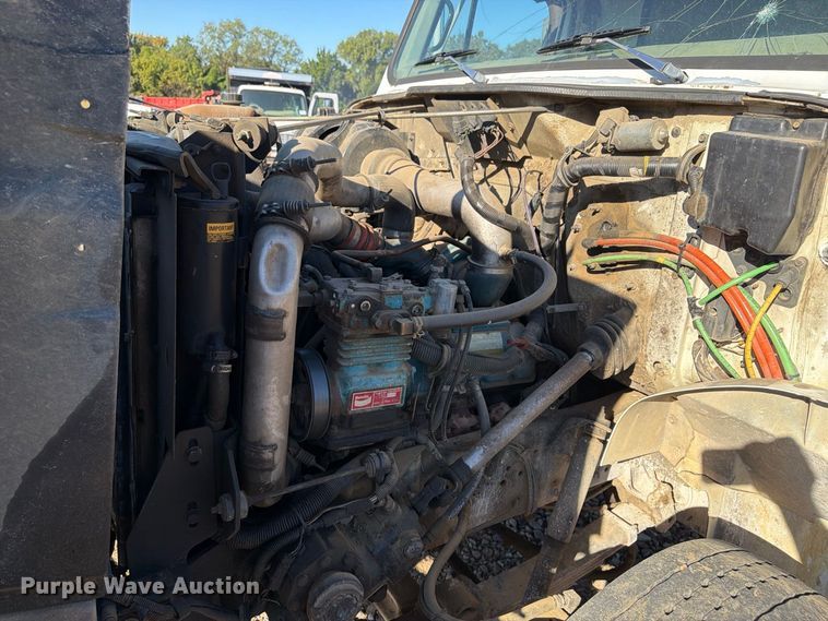 image for item DT0168 2000 International 4700 dump truck