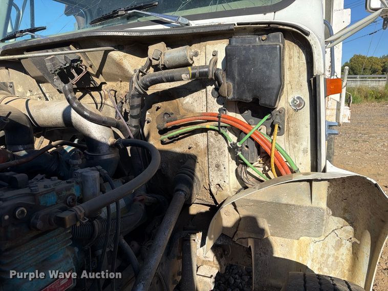 image for item DT0168 2000 International 4700 dump truck