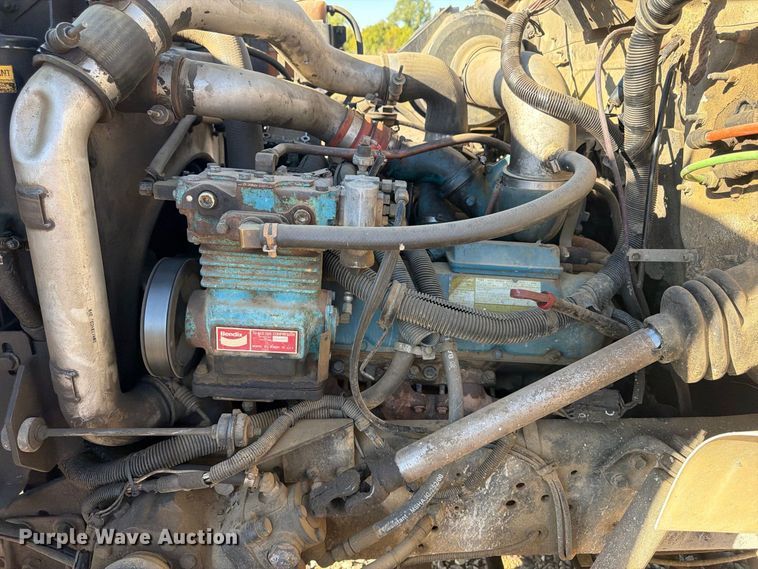 image for item DT0168 2000 International 4700 dump truck