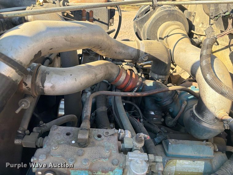image for item DT0168 2000 International 4700 dump truck