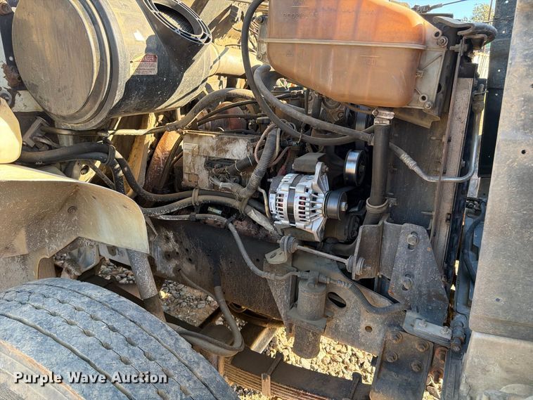 image for item DT0168 2000 International 4700 dump truck