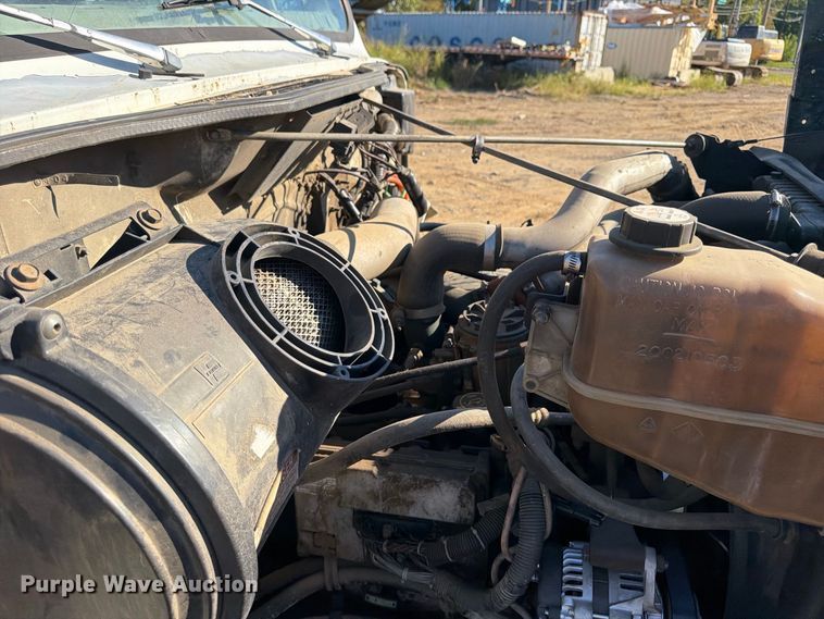 image for item DT0168 2000 International 4700 dump truck