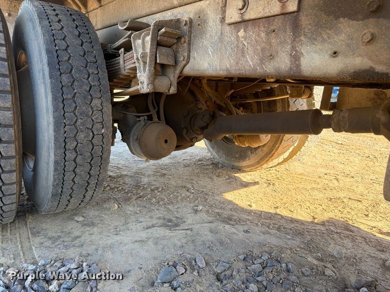 image for item DT0168 2000 International 4700 dump truck