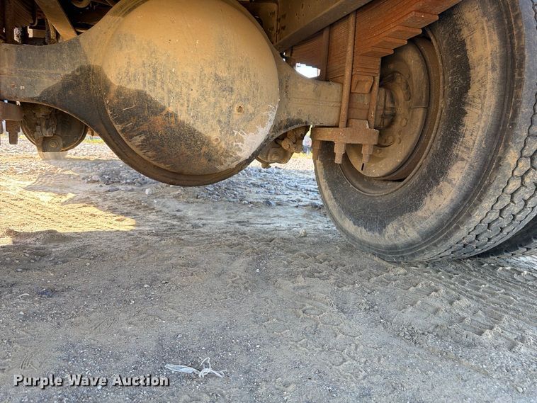 image for item DT0168 2000 International 4700 dump truck