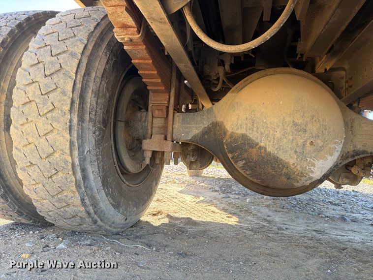 image for item DT0168 2000 International 4700 dump truck