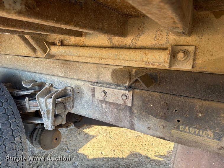 image for item DT0168 2000 International 4700 dump truck