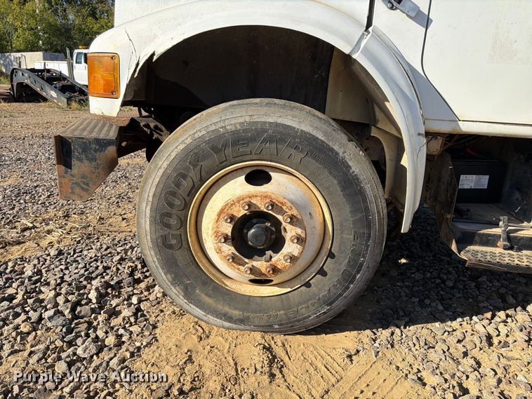 image for item DT0168 2000 International 4700 dump truck