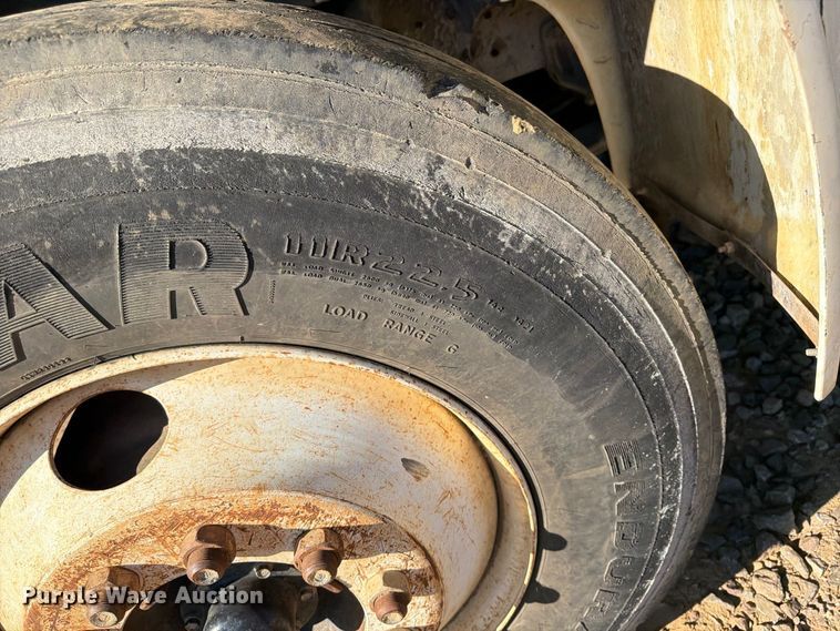image for item DT0168 2000 International 4700 dump truck