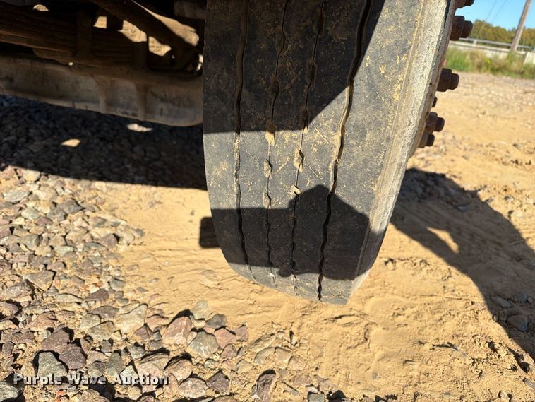 image for item DT0168 2000 International 4700 dump truck