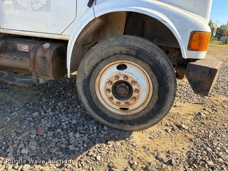 image for item DT0168 2000 International 4700 dump truck