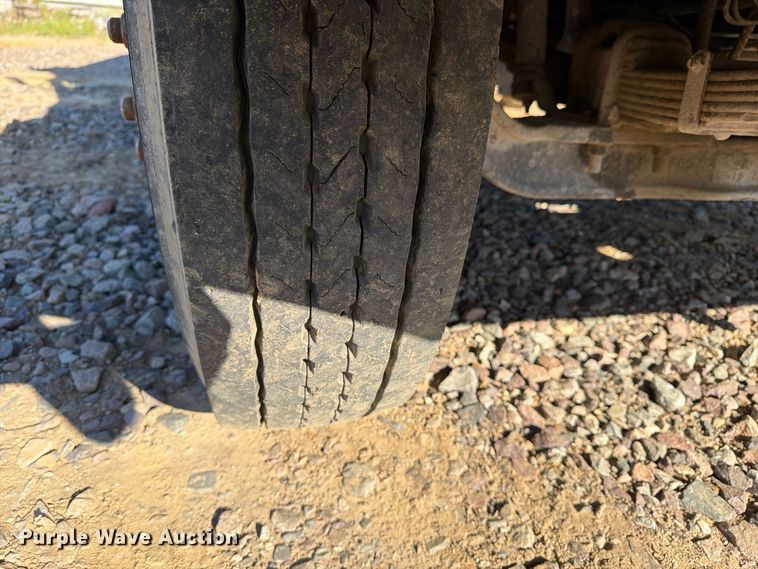 image for item DT0168 2000 International 4700 dump truck