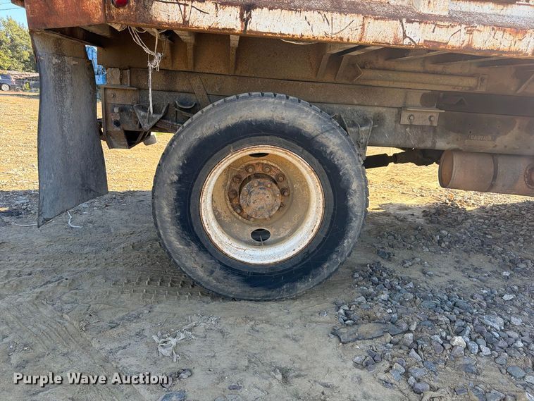image for item DT0168 2000 International 4700 dump truck