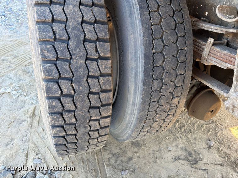 image for item DT0168 2000 International 4700 dump truck