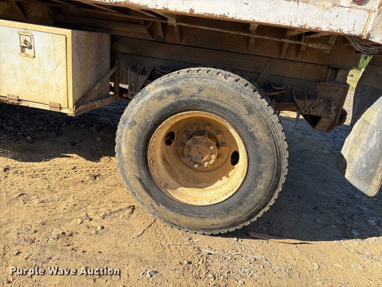 image for item DT0168 2000 International 4700 dump truck
