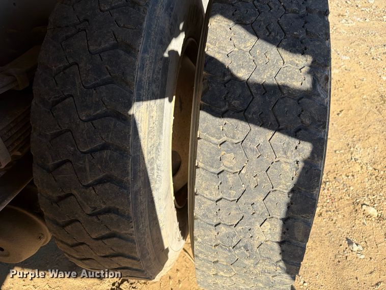 image for item DT0168 2000 International 4700 dump truck