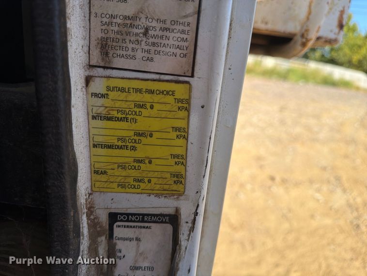 image for item DT0168 2000 International 4700 dump truck