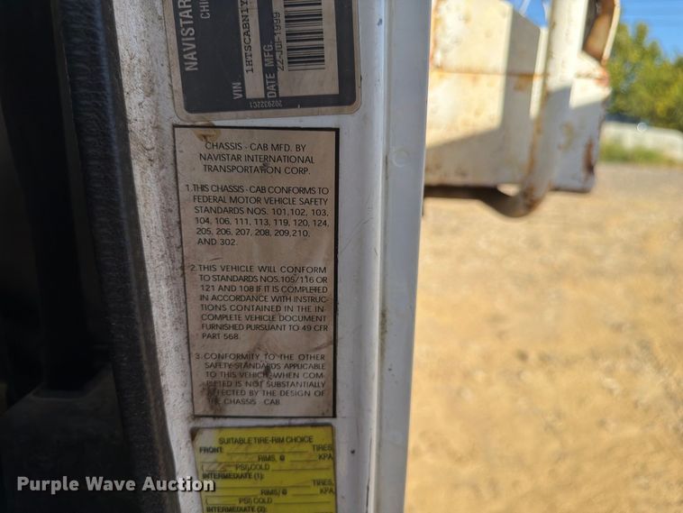 image for item DT0168 2000 International 4700 dump truck