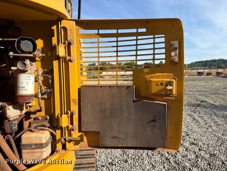 image for item DT2944 2015 Komatsu PC138USLC-10 excavator