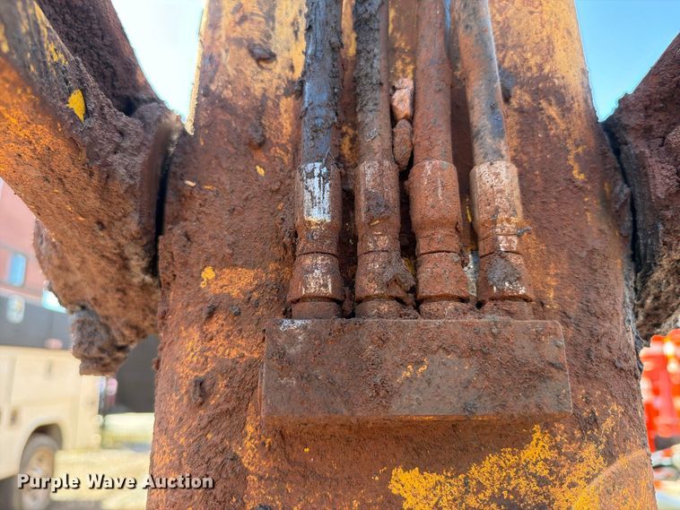 image for item DT2945 2015 Komatsu PC138USLC-10 excavator