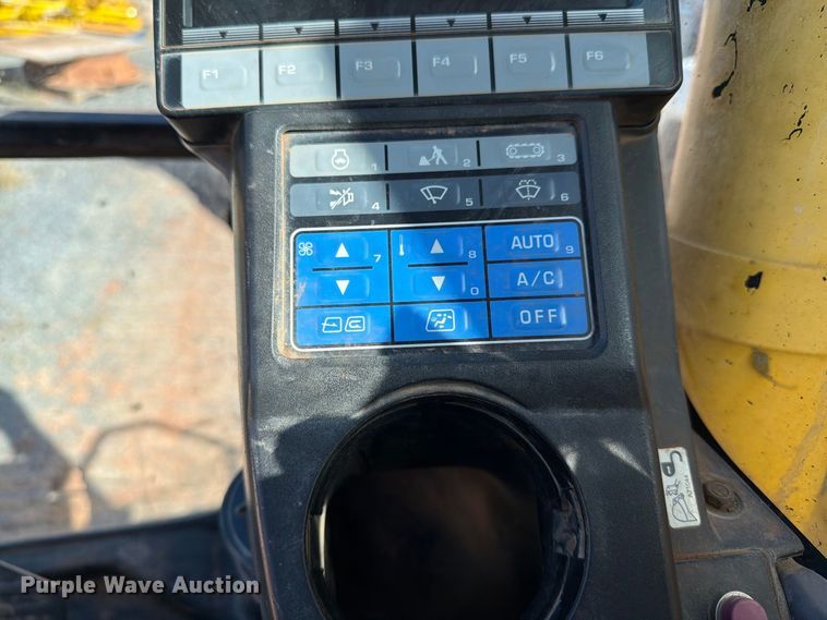 image for item DT2945 2015 Komatsu PC138USLC-10 excavator