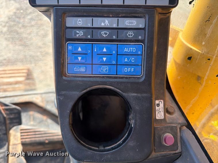 image for item DT2945 2015 Komatsu PC138USLC-10 excavator
