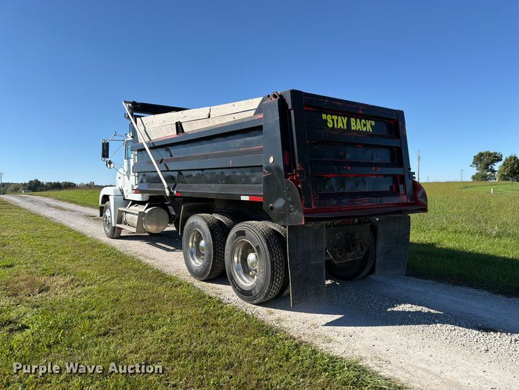 image for item DT3037 1990 Freightliner FLD dump truck