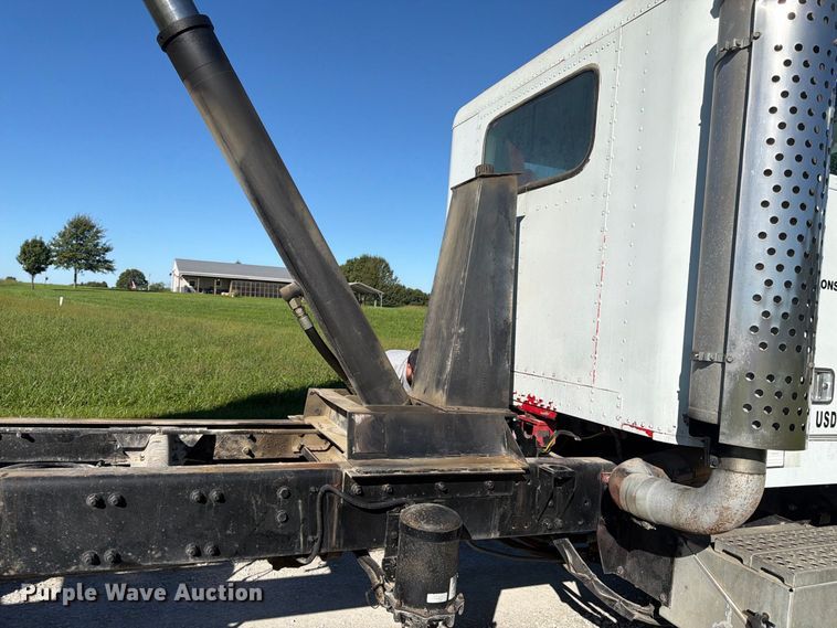 image for item DT3037 1990 Freightliner FLD dump truck