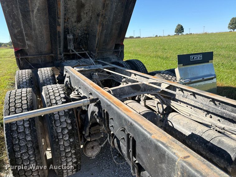 image for item DT3037 1990 Freightliner FLD dump truck