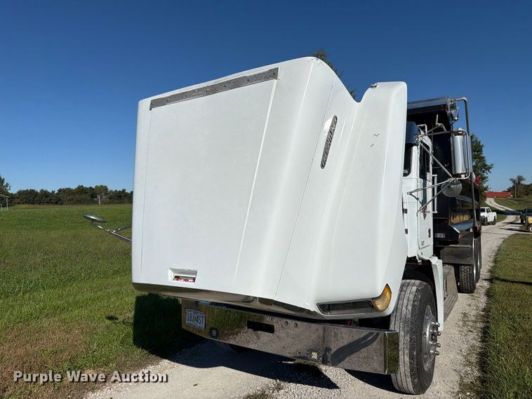 image for item DT3037 1990 Freightliner FLD dump truck