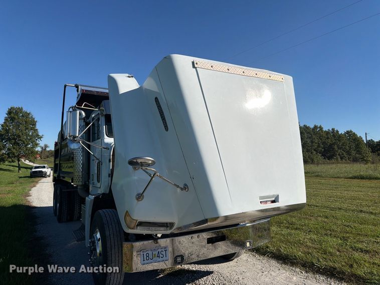 image for item DT3037 1990 Freightliner FLD dump truck