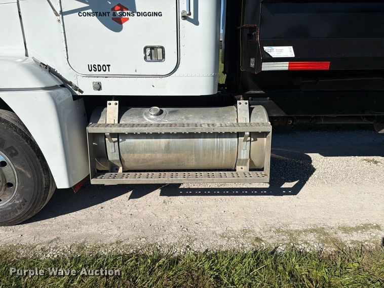 image for item DT3037 1990 Freightliner FLD dump truck
