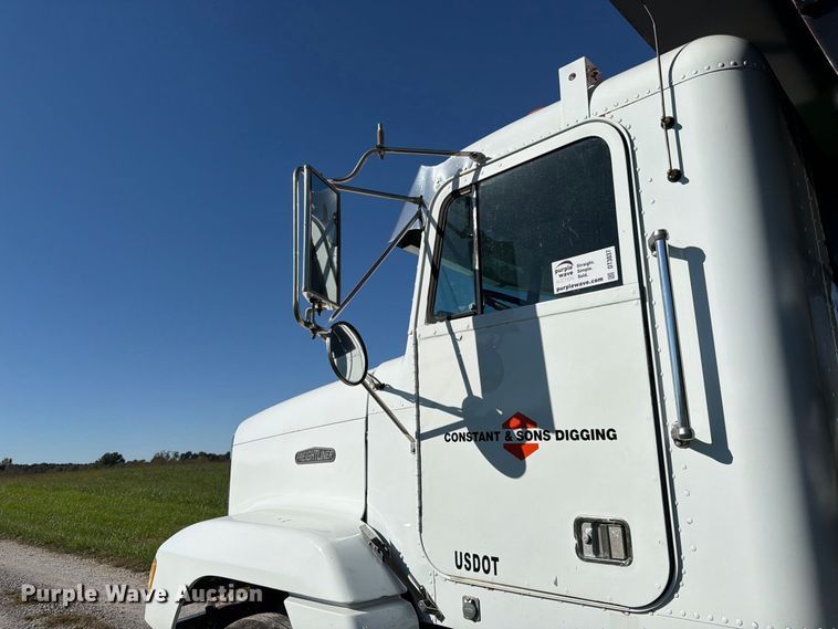 image for item DT3037 1990 Freightliner FLD dump truck
