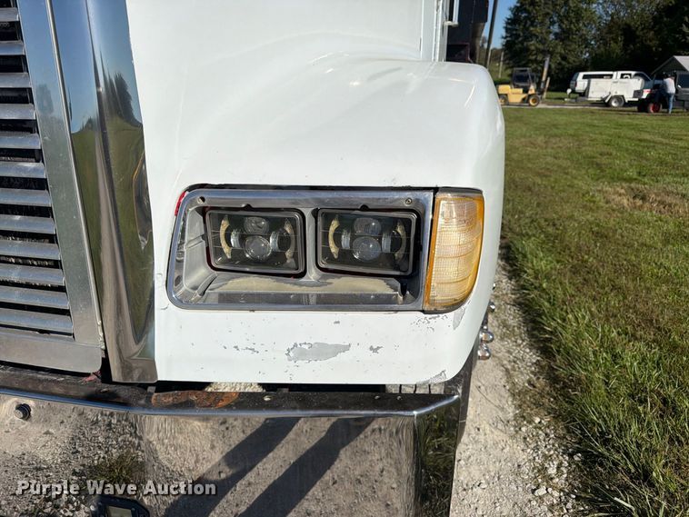 image for item DT3037 1990 Freightliner FLD dump truck