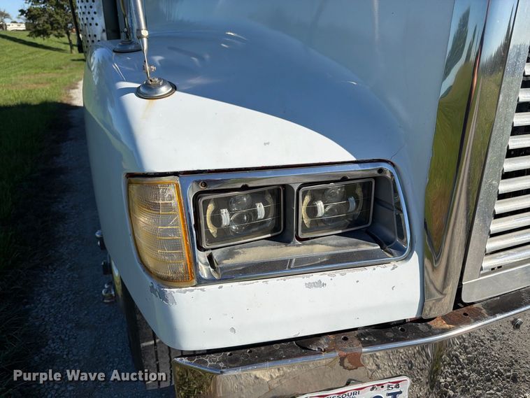 image for item DT3037 1990 Freightliner FLD dump truck