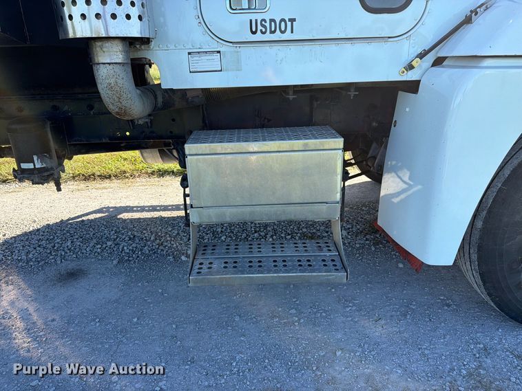 image for item DT3037 1990 Freightliner FLD dump truck