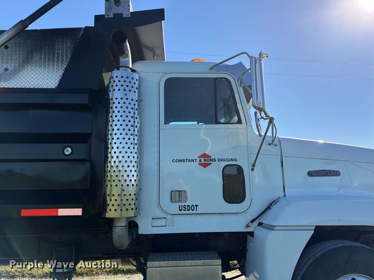 image for item DT3037 1990 Freightliner FLD dump truck