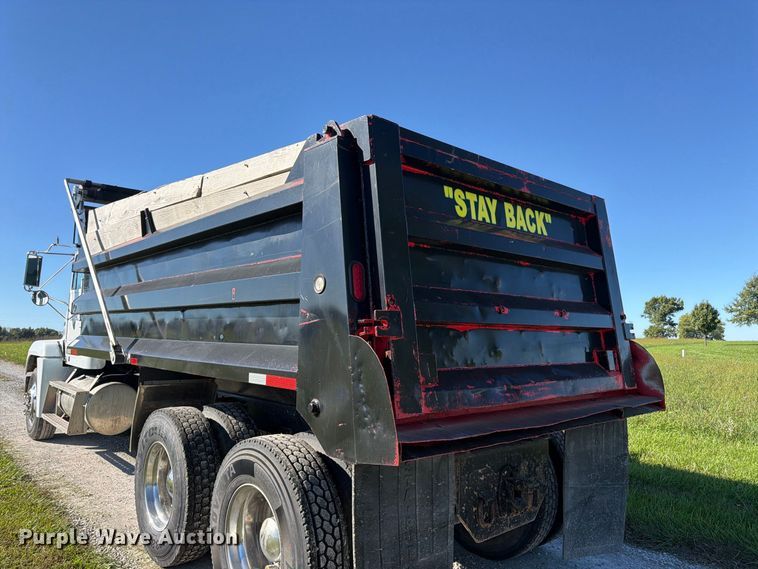 image for item DT3037 1990 Freightliner FLD dump truck