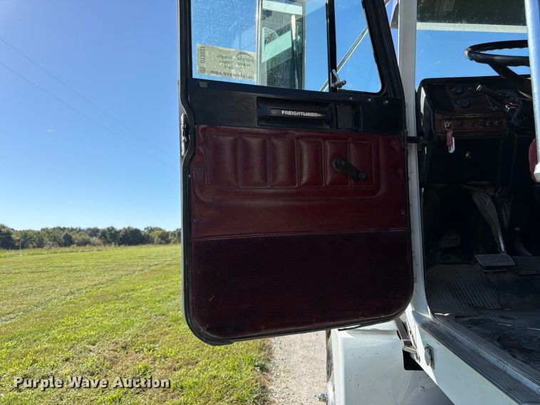 image for item DT3037 1990 Freightliner FLD dump truck