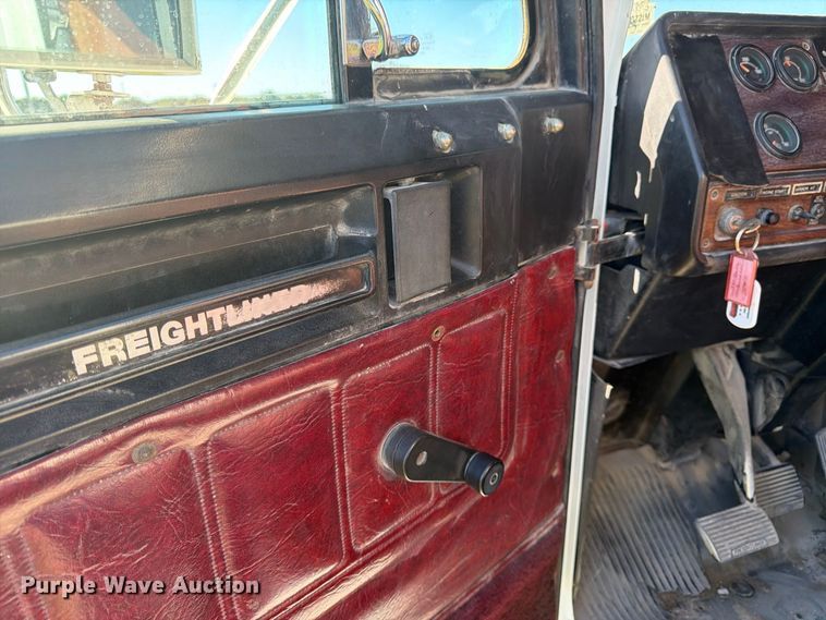 image for item DT3037 1990 Freightliner FLD dump truck