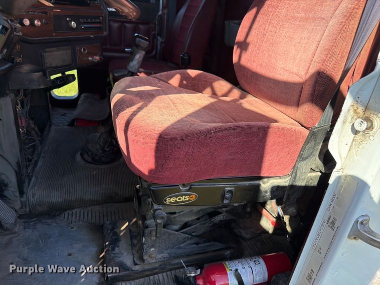 image for item DT3037 1990 Freightliner FLD dump truck