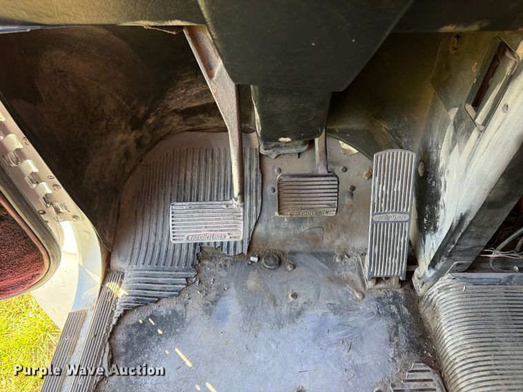 image for item DT3037 1990 Freightliner FLD dump truck