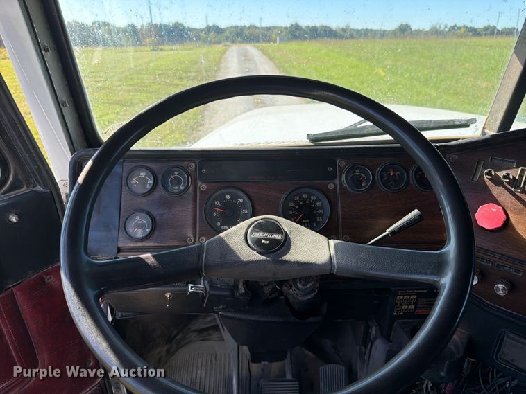 image for item DT3037 1990 Freightliner FLD dump truck