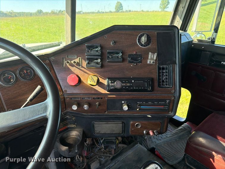 image for item DT3037 1990 Freightliner FLD dump truck