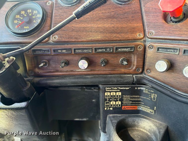 image for item DT3037 1990 Freightliner FLD dump truck