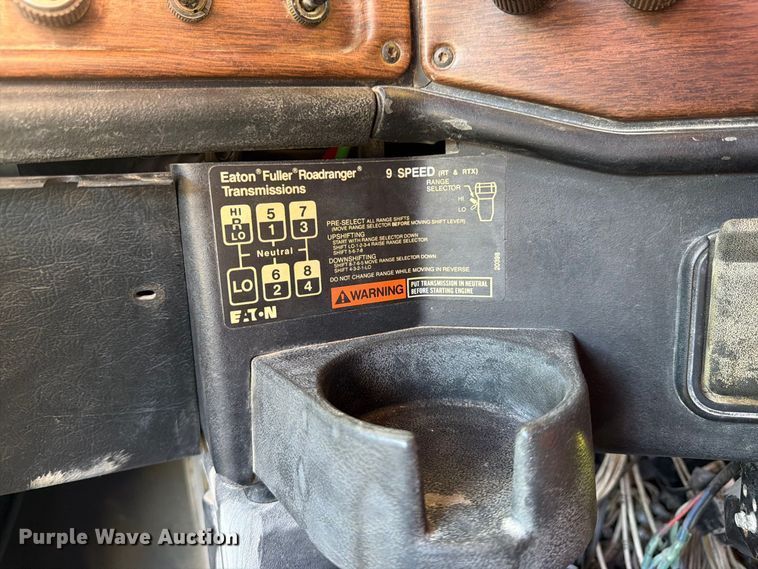 image for item DT3037 1990 Freightliner FLD dump truck