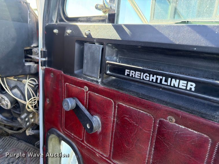 image for item DT3037 1990 Freightliner FLD dump truck